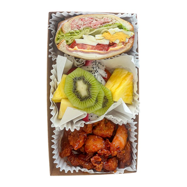샌드위치 + 계절과일 + 닭강정