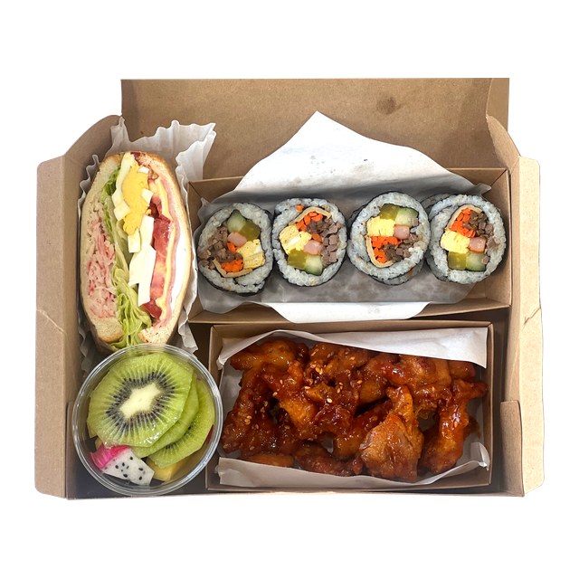 샌드위치 + 계절과일 + 김밥 + 닭강정